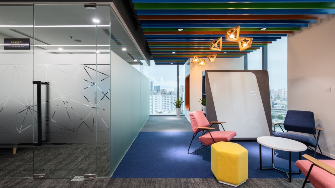 上海办公室装修怎样除去办公室地毯的异味？