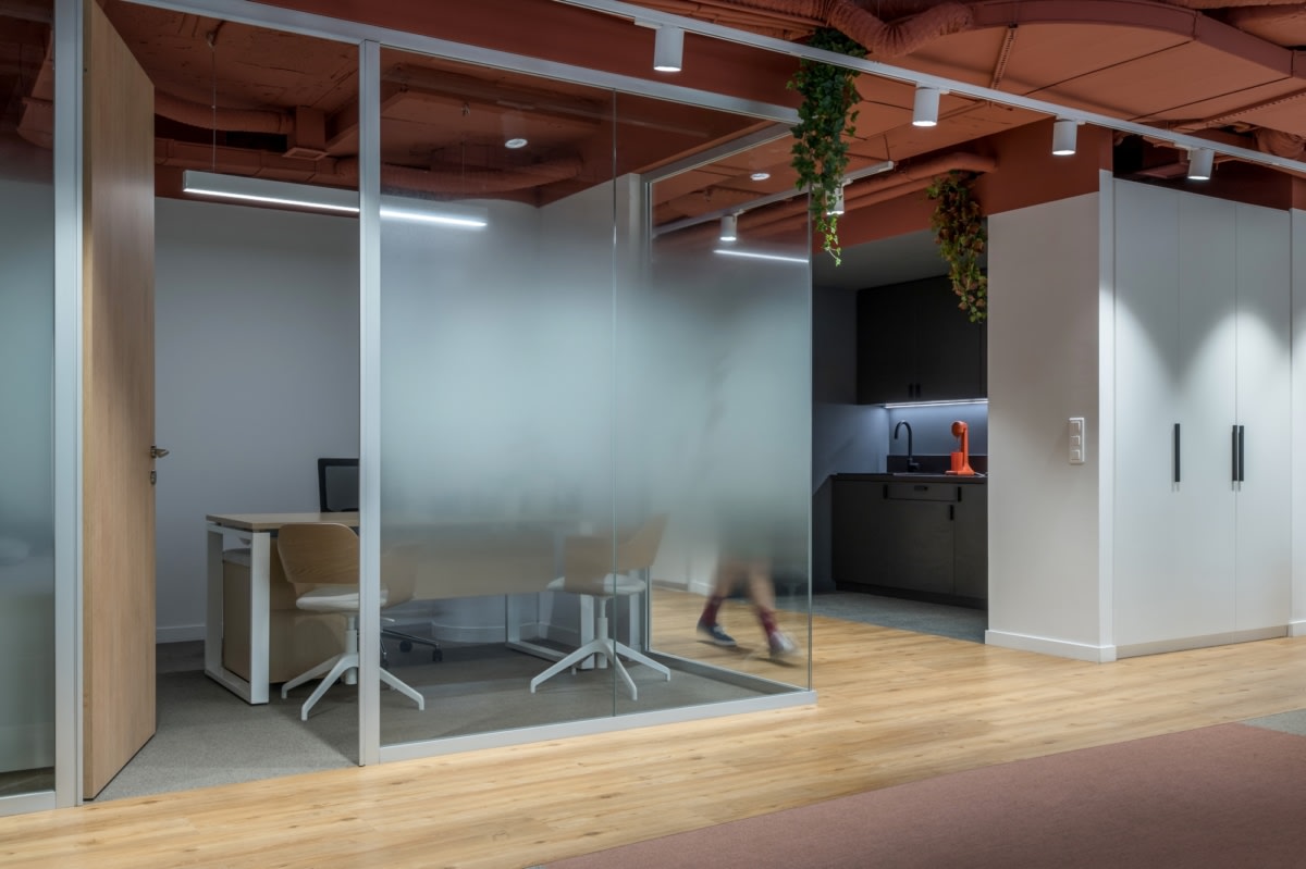 办公室装修顶棚结构设备设计,办公室如何做好墙面隔音